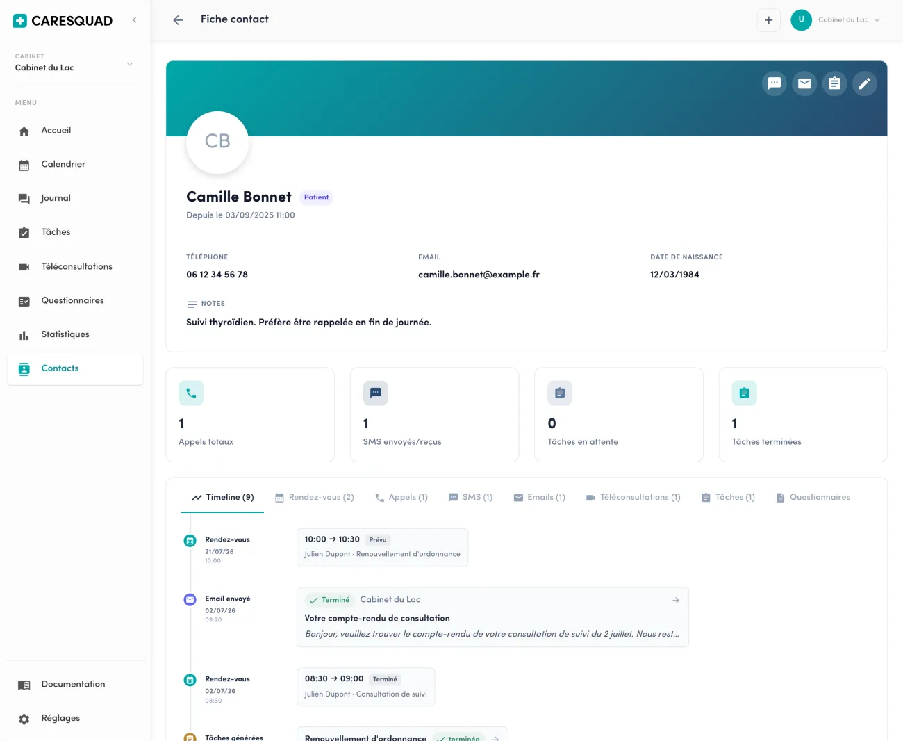 Fiche patient de Caresquad : coordonnées, compteurs d'activité et frise chronologique réunissant rendez-vous, e-mails, téléconsultations, appels et tâches