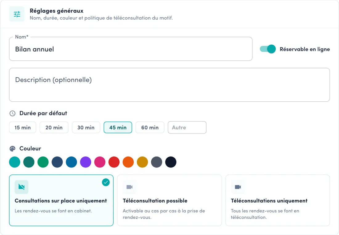 Fiche du motif « Bilan annuel » dans Caresquad : nom, interrupteur « Réservable en ligne » activé, description, durée par défaut réglée sur 45 minutes, palette de couleurs, et choix entre consultations sur place uniquement, téléconsultation possible ou téléconsultations uniquement