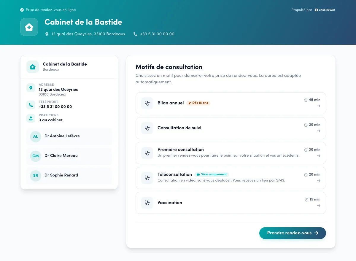 Page publique de prise de rendez-vous du Cabinet de la Bastide : coordonnées et liste des trois praticiens à gauche, liste des motifs à droite avec leur durée, les badges « Dès 18 ans » et « Visio uniquement », et le bouton Prendre rendez-vous